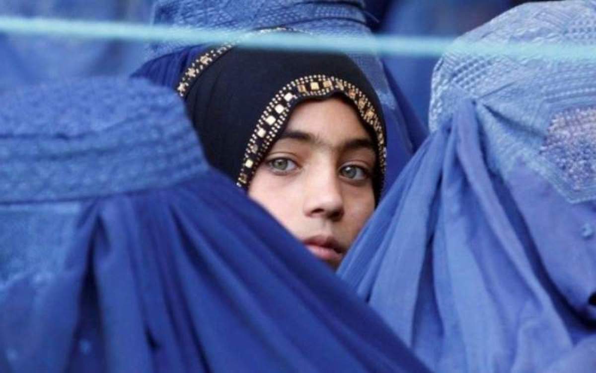 دستور طالبان به زنان برای پوشاندن صورتشان