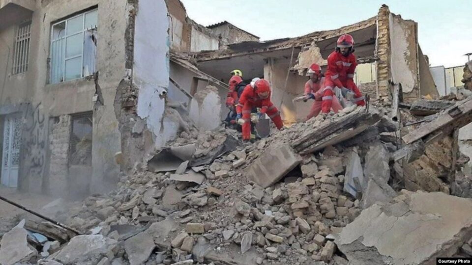 دست کم 2 کشته در پی ریزش ساختمان چهارطبقه در کرمانشاه