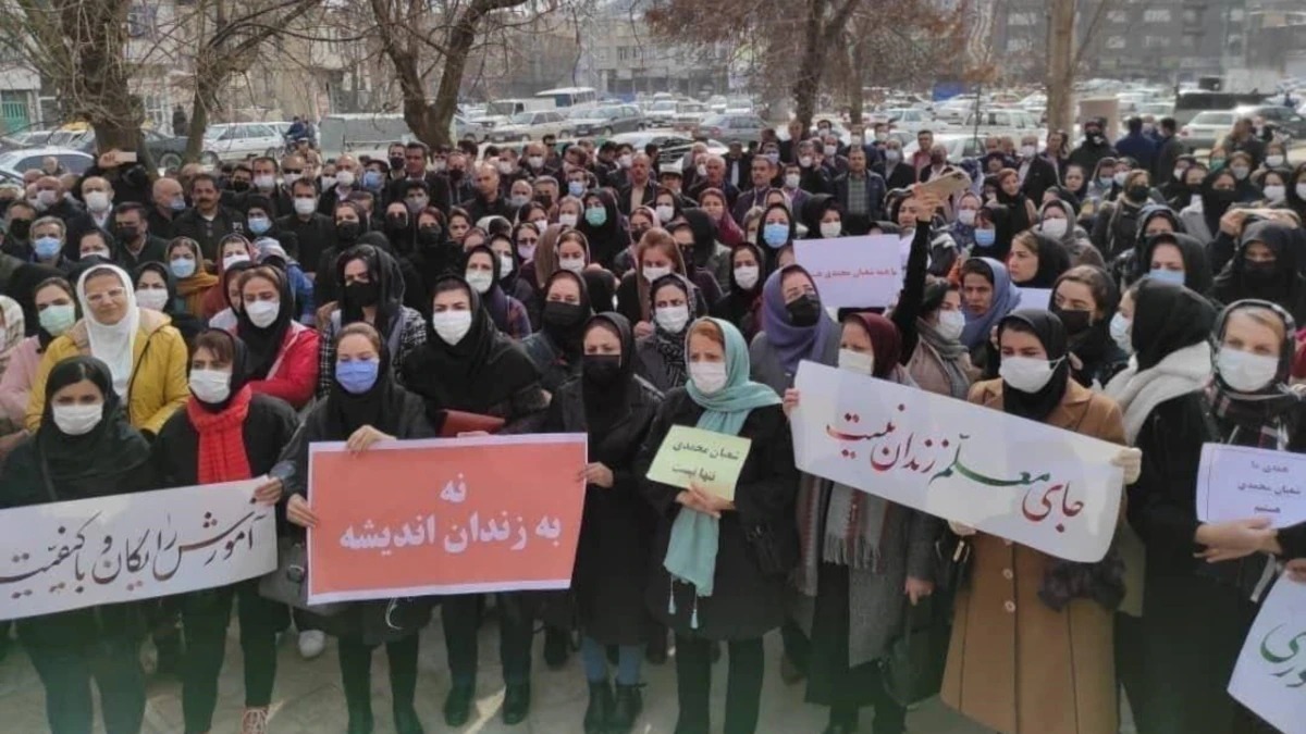 احضار ۱۱ نفر از معلمان بوشهر به دادسرا