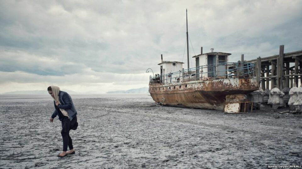 هشدار فعالان محیط زیست در مورد وضعیت وخیم دریاچه ارومیه2