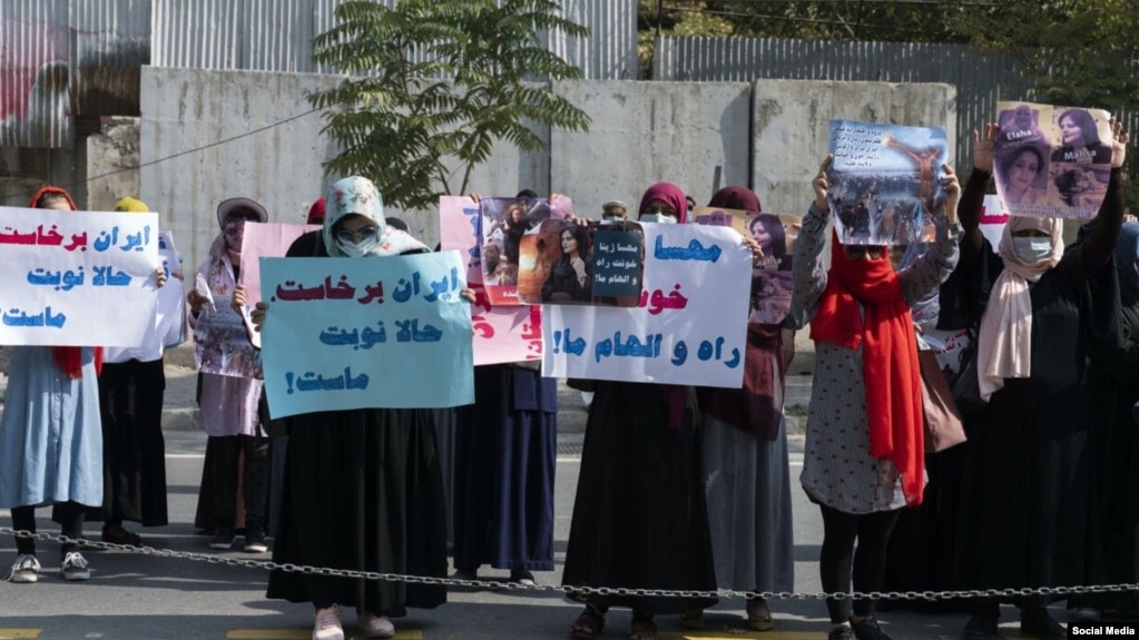 سرکوب تظاهرات زنان افغانستان در حمایت از اعتراضات ایران