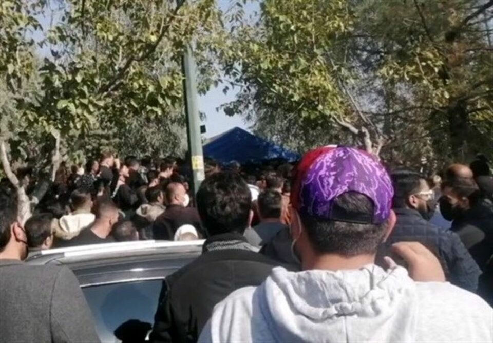تجمع در عبدل آباد تهران و حمله به مراسم یادبود حمیدرضا روحی 1