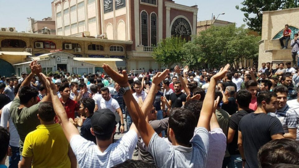 تجمع اعتراضی کاسبکاران در چند شهر ایران
