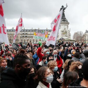ادامه تظاهراتهای خیابانی در فرانسه