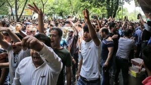 برپایی اعتراض علیه گرانی در چندین محله تهران