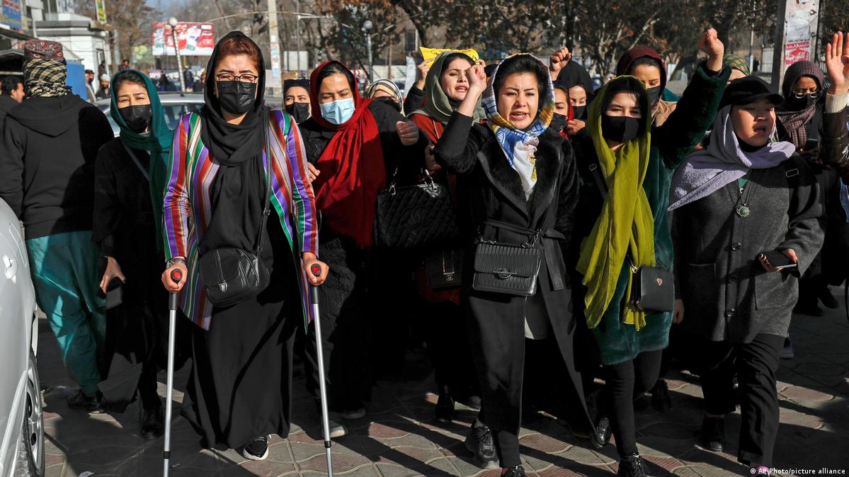 تظاهرات زنان کابل با مطالبه حق تحصیل