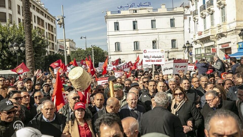 ممنوع شدن اعتراضات کارگری در تونس 2