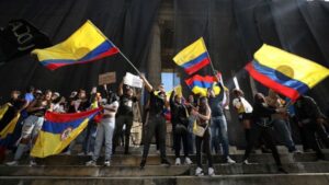 اعتراض معلمان و کارگران خدماتی کلمبیا