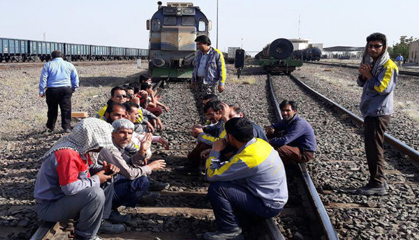 اعتراض کارگران راه آهن دورود