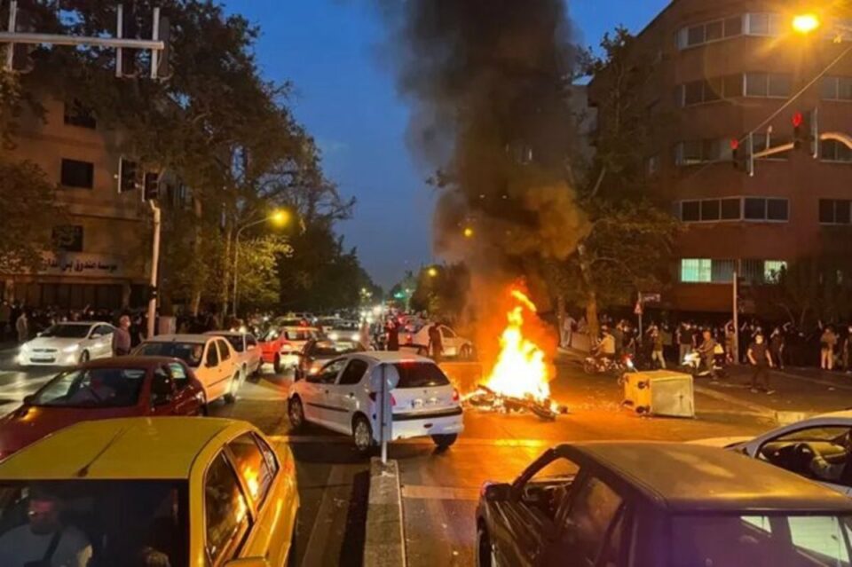 تجمع شهروندان معترض در تهران، کرج و اصفهان3