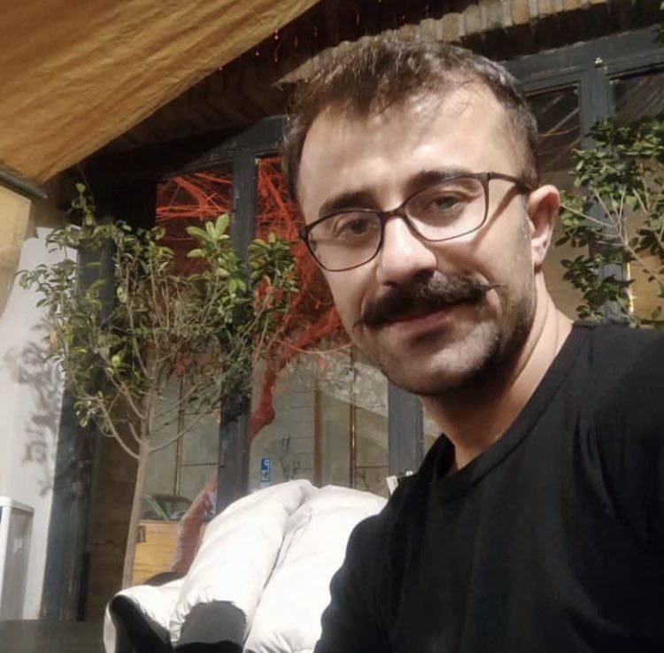 آزادی فرهاد شیخی فعال کارگری زندانی به قید کفالت از زندان