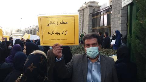 اعتراض به محاکمه‌های دسته‌جمعی و صدور احکام حبس برای معلمان