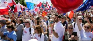 اعتراض مخالفان دولت لهستان علیه سیاست‌های حزب حاکم