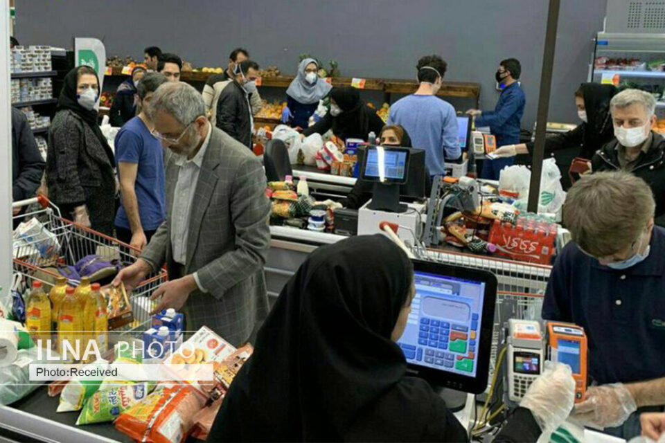 اعتراض کارگران فروشگاه‌های زنجیره‌ای رفاه در همدان1