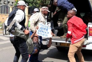 خشونت علیه کارگران کنیایی معترض