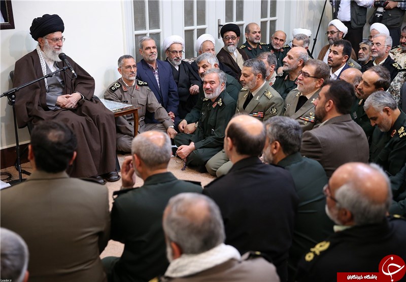 هشدار خامنه‌ای به فرماندهان سپاه درباره لغزش و زمین خوردن احتمالی