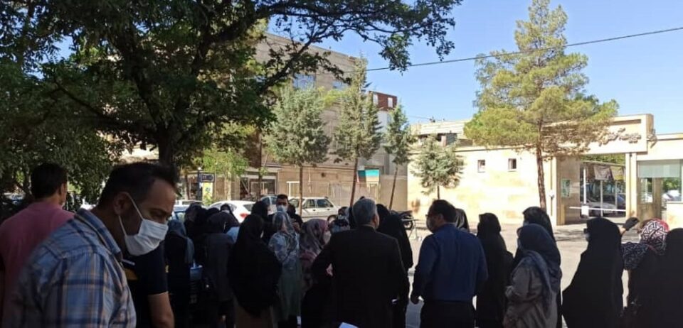 اعتراض والدین دانش آموزان در تهران2