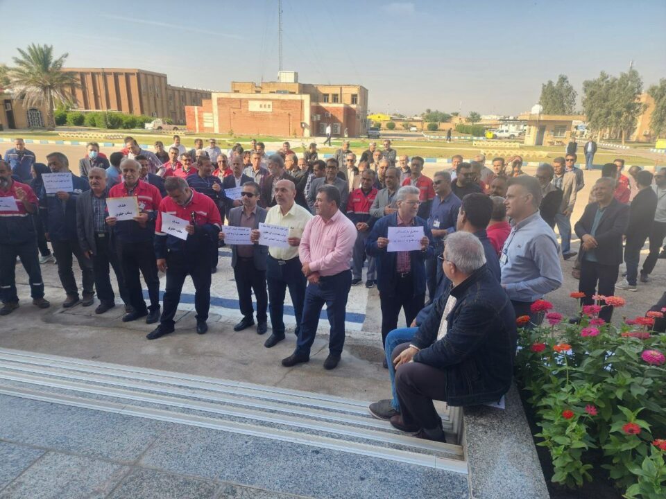 تداوم تجمع اعتراضی کارگران شرکت نفت وگاز آغاجاری1