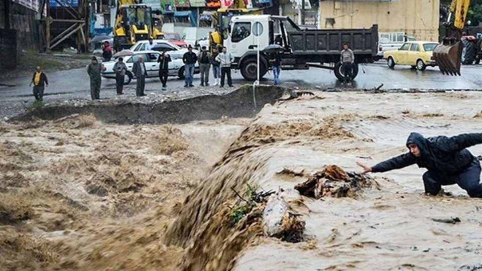 کشته شدن سه نفر در جریان وقوع سیل در ایران5