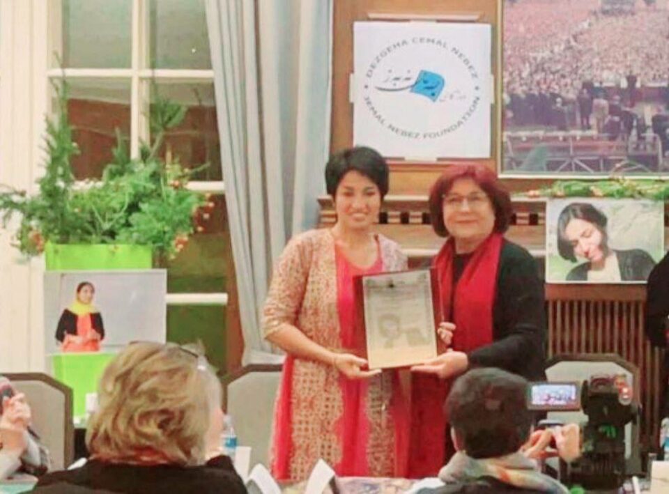 اعطای نخستین جایزه سالانه جمال نبز به زارا محمدی 5
