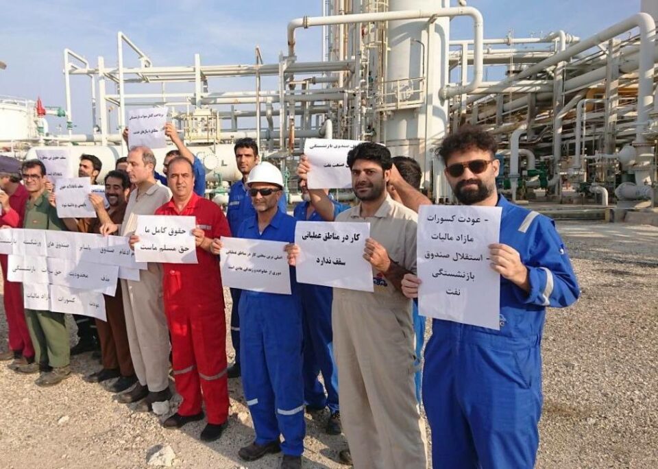 تجمع اعتراضی کارگران شرکت نفت فلات قاره منطقه عملیاتی لاوان 1