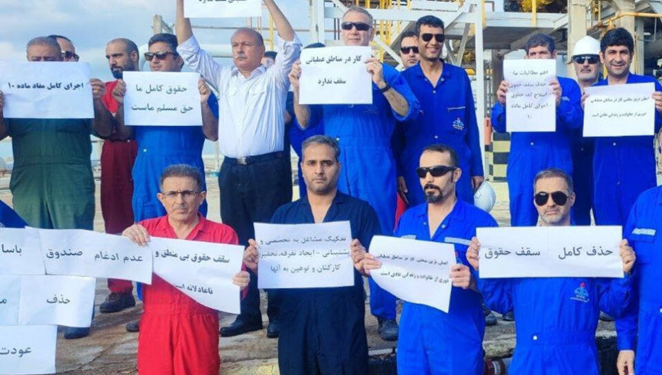 تداوم تجمع اعتراضی کارگران شرکت نفت منطقه لاوان1