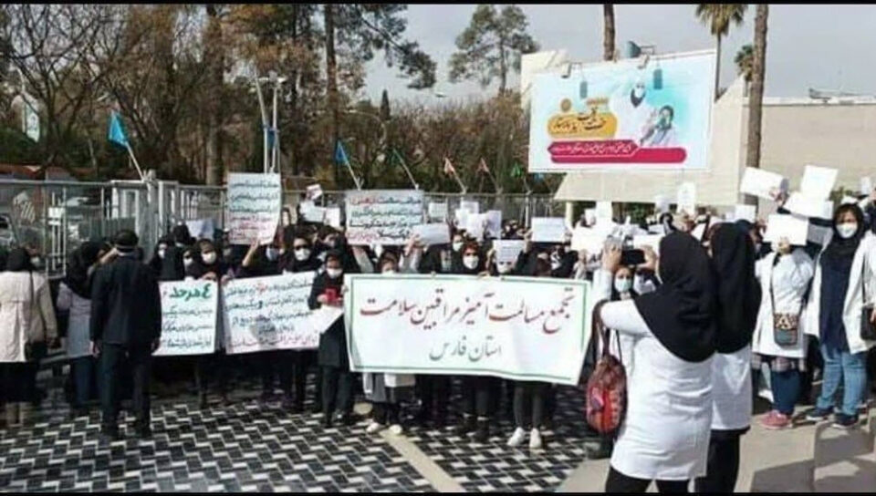 تداوم اعتراض پرستاران و کادر درمان شیراز