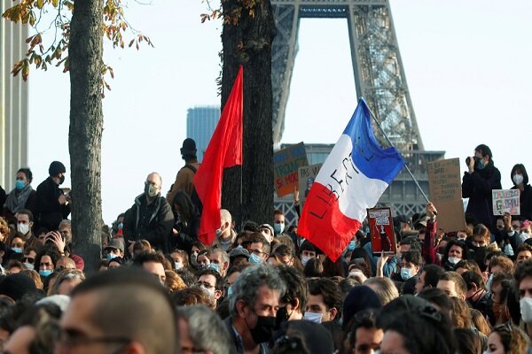 تظاهرات شهروندان در پاریس برای آزادی چهار گروگان فرانسوی در ایران4