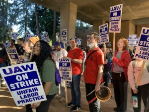 تجمع اعتراضی اتحادیه کارگران خودروساز آمریکا