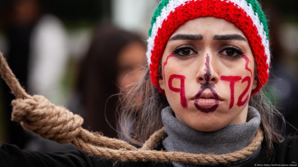 گزارش سازمان حقوق بشر ایران درباره اجرای حکم اعدام 100 نفر در ایران