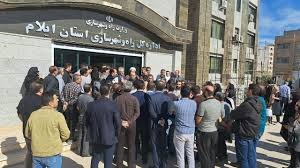 اعتراض متقاضیان مسکن ملی در اداره راه و شهرسازی استان ایلام