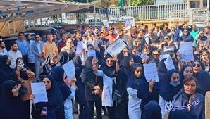 ادامه اعتصاب و اعتراض کادر درمان و پرستاران در شهرهای مختلف2