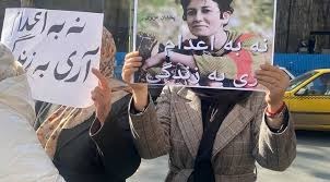 تجمع اعتراضی فعالان مدنی و زنان سقز به تائید حکم اعدام پخشان عزیزی‌