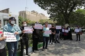 تجمع داوطلبان معترض به نتایج آزمون مقابل وزارت آموزش و پرورش 2
