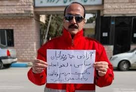 انتقال تنبیهی زرتشت احمدی راغب به سلول انفرادی زندان قزلحصار کرج1