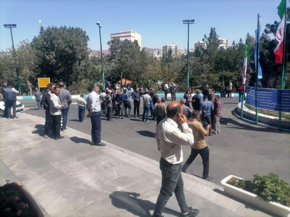 تجمع اعتراضی نیروهای پیمانکاری مخابرات 1