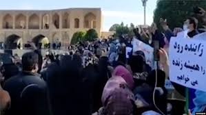 تجمع اعتراضی گسترده کشاورزان اصفهانی در پی خشکی زاینده‌رود