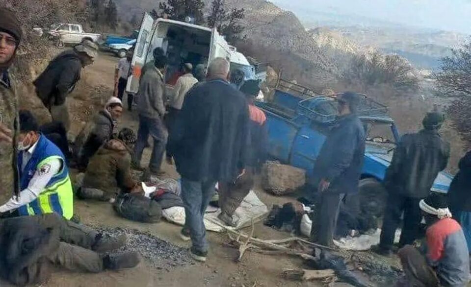 تصادف وانت نیسان حامل کارگران در استان خوزستان2