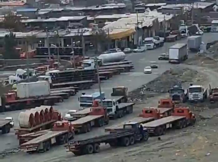 استمرار اعتصاب و اعتراض کامیونداران در شهرهای مختلف ایران