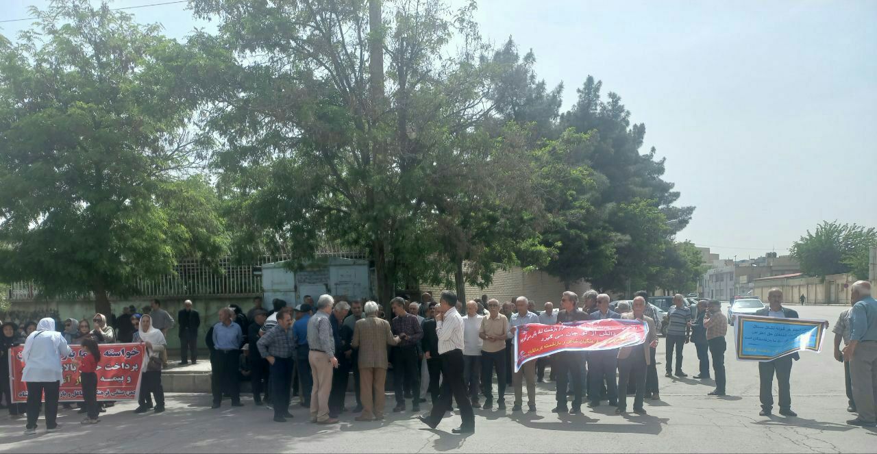 تجمع اعتراضی بازنشستگان فرهنگی و تامین اجتماعی در کرمانشاه
