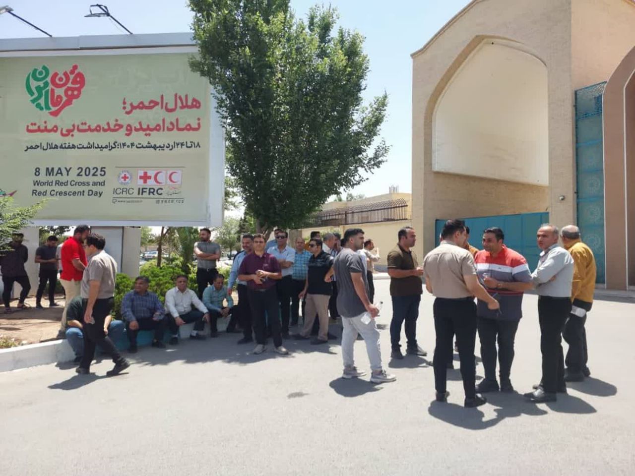 تجمع اعتراضی فعالان صنعت نساجی یزد مقابل استانداری