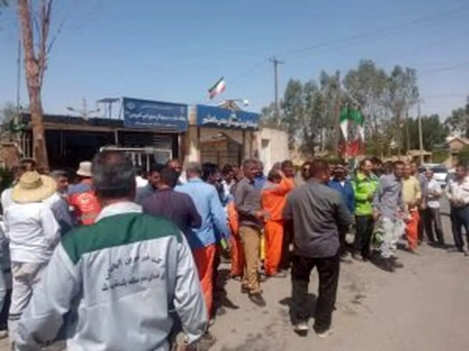 درخواست کارگران شهرداری بندر ماهشهر برای پرداخت حقوق عقب‌افتاده