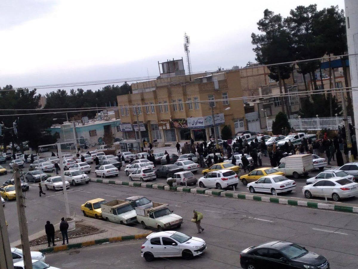 تجمع شهروندان مقابل فرمانداری شهرستان بم